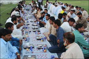 Skyline University College Iftar Dinner and Cricket Match for 200 Sharjah Laborers