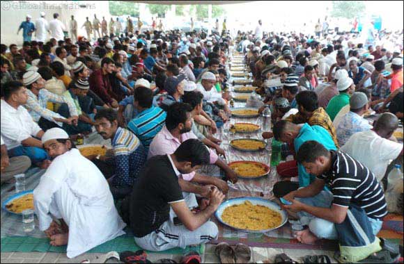 Awqaf and Minors Affairs Foundation Distributes 400 Iftar Meals Daily to Laborers through Holy Month
