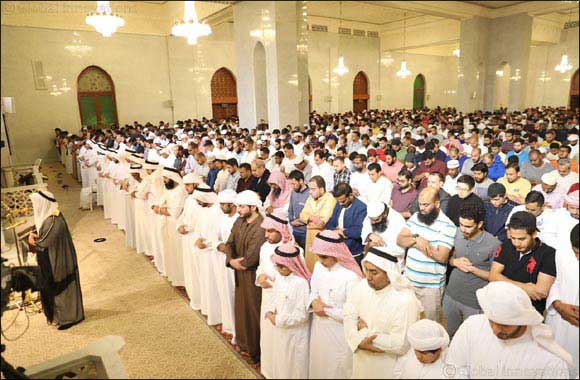 10,400 worshippers prayed with Sheikh Meshary Al-Affasi at the Grand Rashidiya Mosque on the night of 21st day of Ramadan