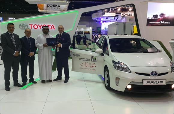 Al-Futtaim Motors Toyota ushers a greener future with hybrid vehicle handover to Dubai ...