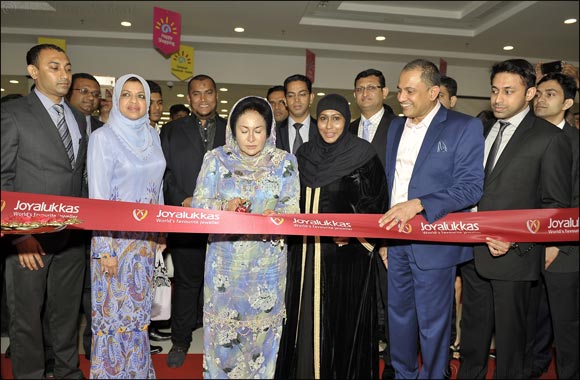 Joyalukkas opened their second showroom in Kuala Lumpur, Malaysia at the Lulu Hypermarket.