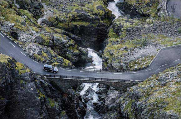A Picture of Refinement: Range Rover and Jonas Bendiksen Capture the World's Ultimate Vistas