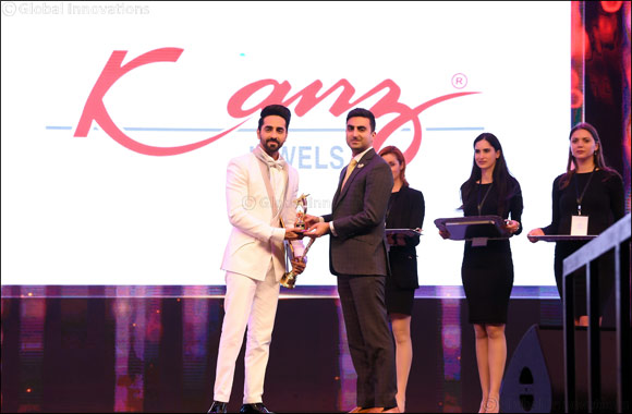 Ayushmann Khurrana receives the �Best Actor Critics' award from Arjun Dhanak at the Asiavision Movie Awards