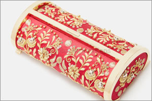 METROPOLITAN INSIGNIA CLUTCH Fall Winter 2019 Evening Collection