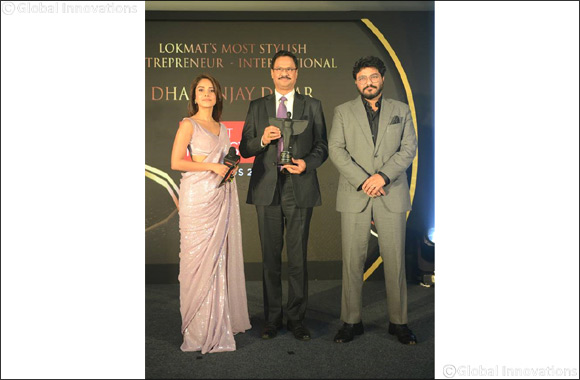 Dr. Dhananjay Datar gets Most Stylish Entrepreneur' award.