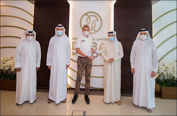Dubai Sports Council honours �7 Emirates Run' founder Lauxen for his Service to Community