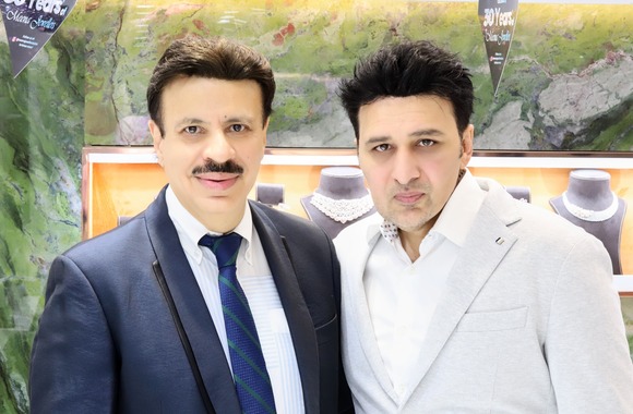 30 Years � 30 Days of Winning only at Meena Jewellers