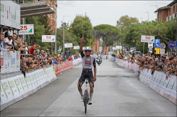 Del Toro conquers Giro della Toscana with solo ride