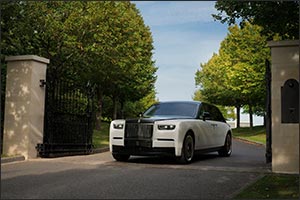 Spectacular, distinctly successful :   rolls-royce presents bespoke trends, innovations and  ...