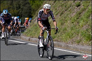Igor Arrieta battles to brave second place on stage 3 of Itzulia Basque Country