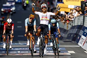 Narváez storms to Giro d'Italia stage victory as Christen takes white jerse