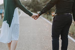 From DMs to Dinner: How to Know When an Online Match Is Ready to Meet