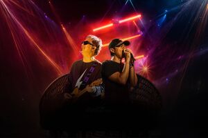 Ely Buendia and Chito Miranda live