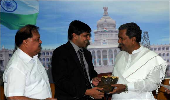 Indo arab chamber delegation meets the Chief Minister of Karnataka