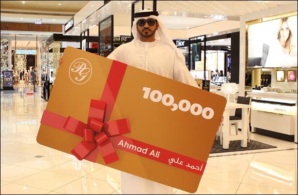 Emirati wins grand prize of 100,000 points during DSF 2015 at Paris Gallery
