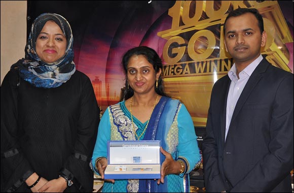 Joyalukkas shopper wins 1 ct solitaire diamond at the DSF Mega raffle draw