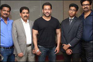 The heartthrob Salman Khan arrives to Dubai